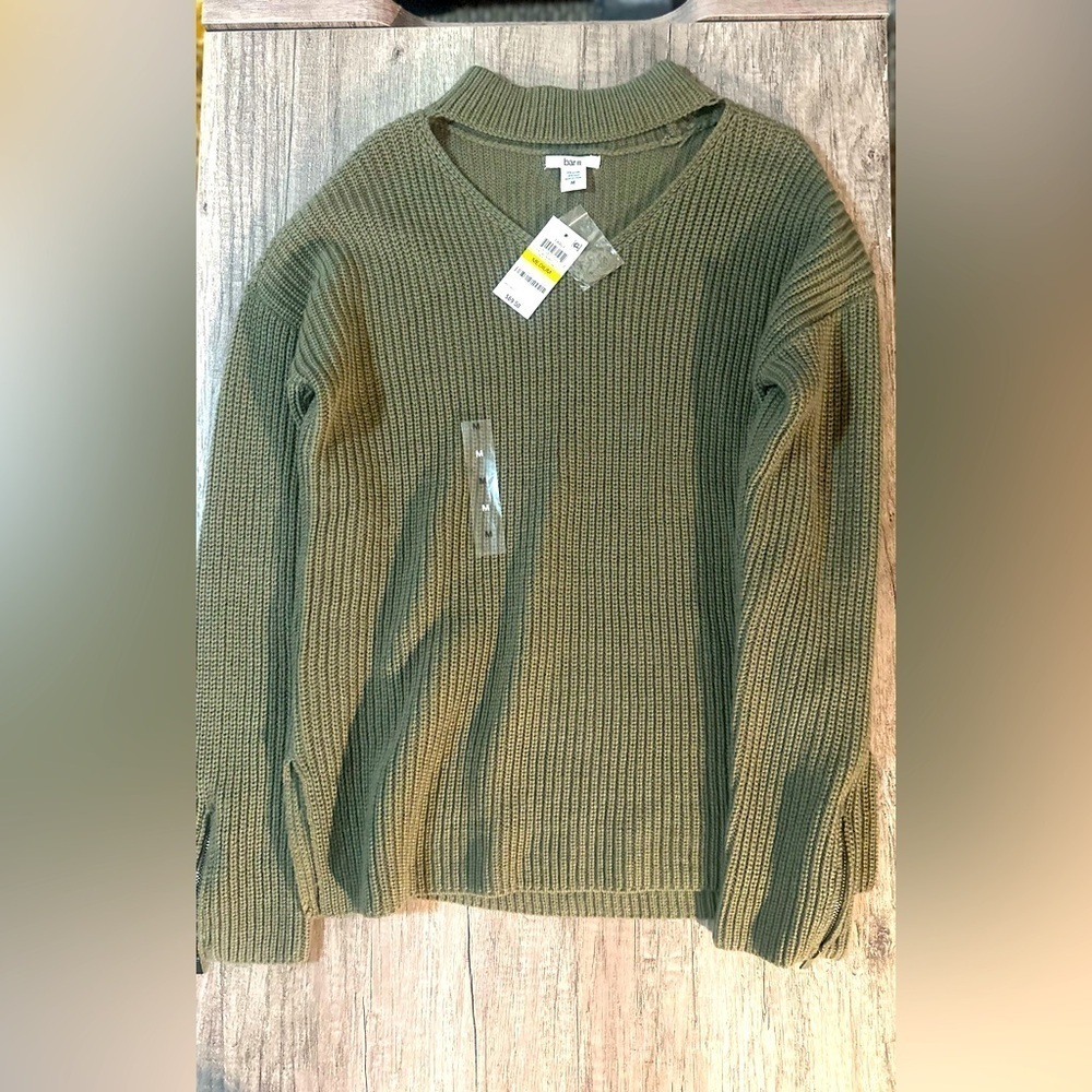 NWT Bar III Camo Green V-Neck Cutout Sweater Size Medium
